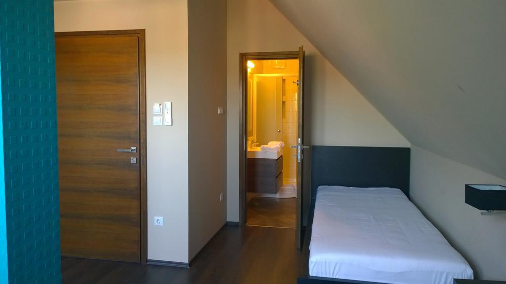 Parton Hotel & Bowling Tiszakécske Habitación foto